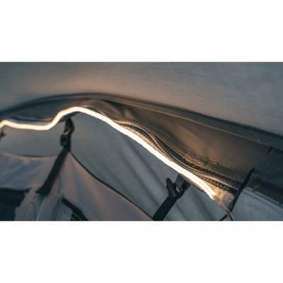 Das einzigartige integrierte und patentierte Outwell Light System sorgt für elegante und effiziente Beleuchtung im Zelt. Betrieb