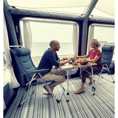 Dometic Quattro Milano Pro campingstolen har åtta steg på ryggstödet.