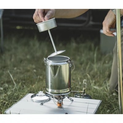 Perkolator-Kaffeekanne aus Aluminium mit 1,4 Litern Fassungsvermögen.