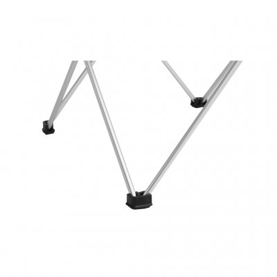 Die Tischbeine haben flache Kunststofffüße, die für einen stabilen Stand sorgen.