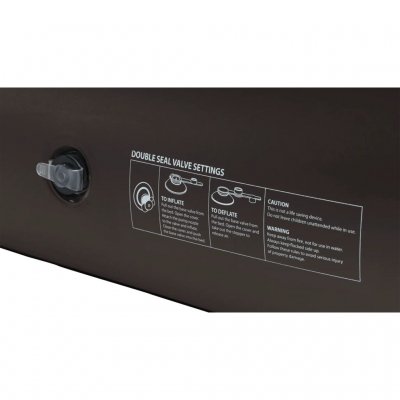 Der Sessel wird mit einer handelsüblichen Pumpe für Luftmatratzen aufgeblasen.