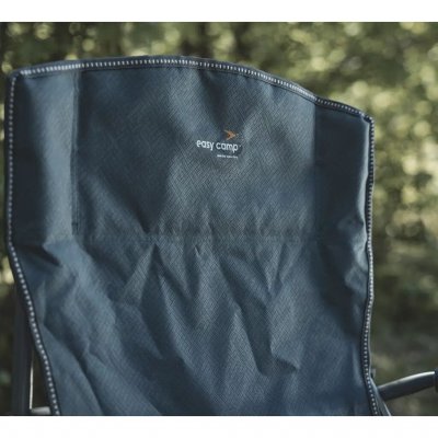 Der Stuhl ist perfekt für Mahlzeiten und andere Anlässe im Freien.