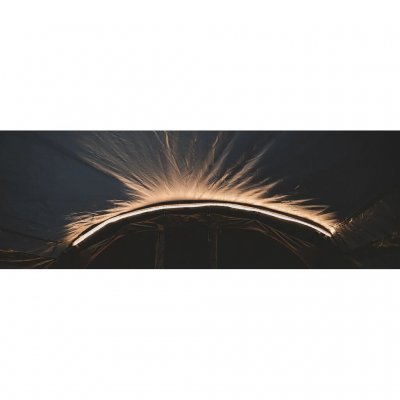 Die Lichterkette sorgt für stimmungsvolles Licht im Zelt.