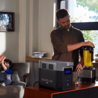 Fyra vanliga eluttag samt 12V uttag på baksidan.