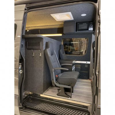 Richten Sie Ihr Wohnmobil mit einem Filzteppich für ein stilvolles, warmes und einfaches Interieur ein.