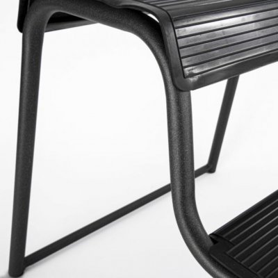 Doppelte Trittstufe mit Rutschschutz