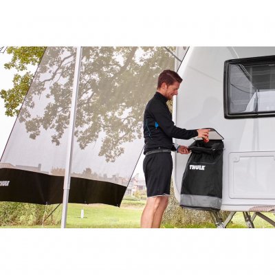 Sätt en sopkorg ute på husvagnen/husbilen.