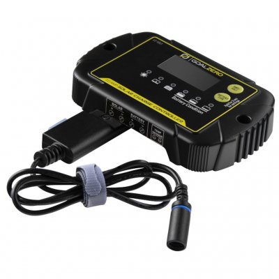 Ladda ditt 12V batteri med både fristående och monterade solpaneler.