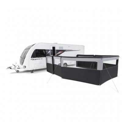 Dometic Air Break Pro 5 är ett stabilt och långt vindskydd på 6,8 m med luftkanaler.