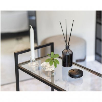 Kan monteras i taket med medföljande skruvar eller på lämplig plats i hemmet