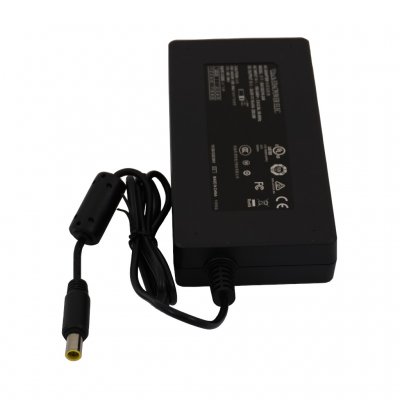Adapter för att ladda din Hyundai Power Station via ett vanligt nätuttag..