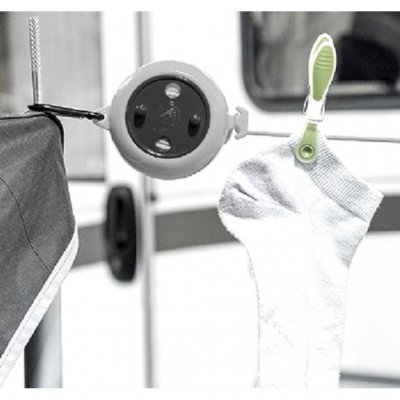 Utdragbar tvättlina som fästs enkelt mellan två punkter