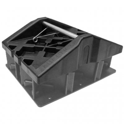 Stack plate som bygger upp stödbenet vid större ojämnheter.