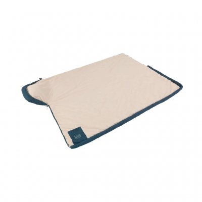 Der Reißverschluss des Outwell Caldera kann vollständig geöffnet werden, sodass der Schlafsack als Decke verwendet werden kann.