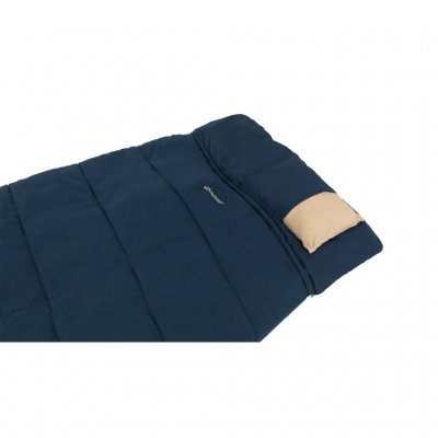 Abnehmbares Kissen am Outwell Contour Lux XL Camping-Schlafsack.