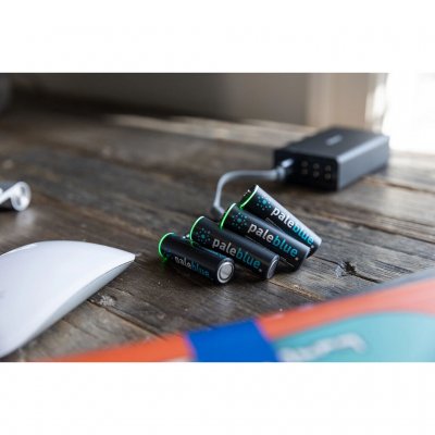 Ta med batterierna i husvagnen eller husbilen och ladda vid behov.