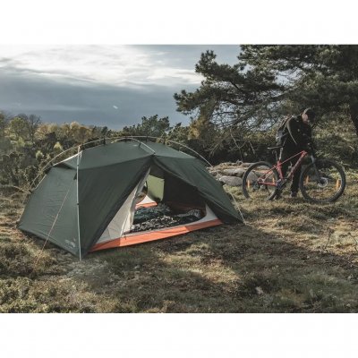 Preisgünstiges Zelt sowohl für den Campingplatz als auch mitten in der Natur.