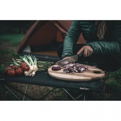 Kleiner und leichter Tisch mit einem Gestell aus robustem Aluminium und einer Tischplatte aus strapazierfähigem Oxford-Polyester