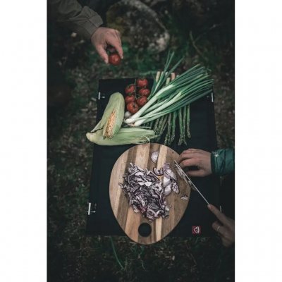 Kleiner, klappbarer, niedriger Tisch mit kompaktem Packmaß für zwei bis vier Personen.