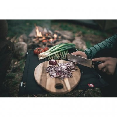 Kleiner Tisch, der sich perfekt für kleine Zelte, Tagesausflüge, den Strand oder Picknicks eignet, da man auch bequem auf dem Bo