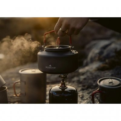 1-Liter-Kaffeekessel aus hartanodisiertem Aluminium, der sowohl auf dem Herd als auch über offenem Feuer verwendet werden kann.