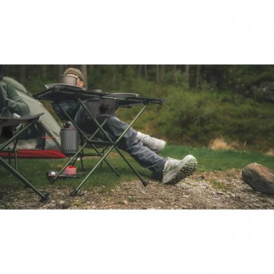 Kleiner und leichter Tisch mit geringem Gewicht und kompaktem Packmaß.