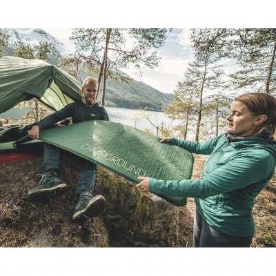 Strapazierfähige Isomatte mit robustem Ventil für Bergwanderungen, Jagd-/Angelausflüge oder andere Outdoor-Aktivitäten.