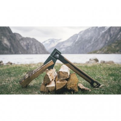 Eine größere Outdoor-Axt von Robens.