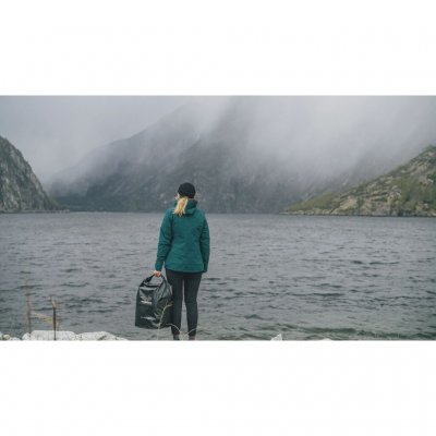 100 % wasserdichter Aufbewahrungsbeutel mit vollständig verschweißter Konstruktion und quadratischem Boden.