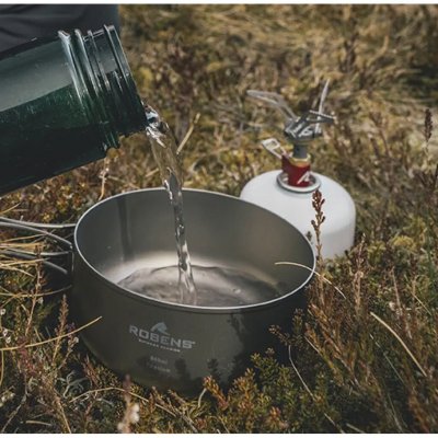 Robens Fire Midge Gaskocher aus Titan, der direkt auf die Gaskartusche montiert wird.