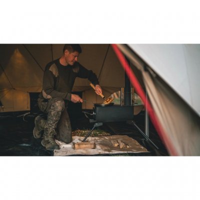 Pfannenwender für das Kochen über offenem Feuer, mit extra langem Griff zum Schutz vor Hitze.