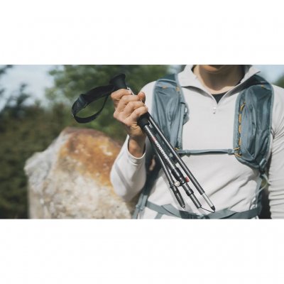 Drei Sektionen sorgen für einen Wanderstock mit kleinem Packmaß.