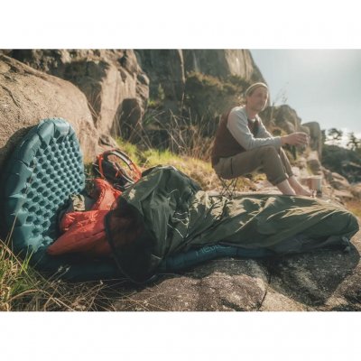 Aufblasbare Isomatte in sehr leichter Konstruktion – mit drei Lagen Folie gefüttert und ideal für den ganzjährigen Einsatz.