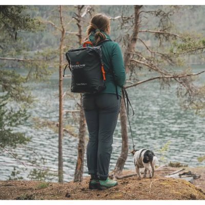 Robuste Kühltasche aus strapazierfähigem Material, die auch als wasserdichte Aufbewahrungstasche verwendet werden kann.