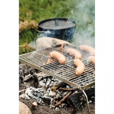 Der Robens Lassen S ist ein leichter und kompakter Grillrost mit klappbaren Beinen, die ein gutes Packmaß ermöglichen.