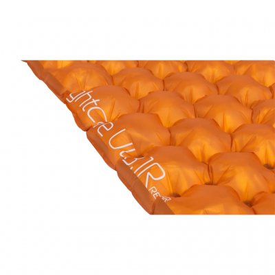 Viele kleine Luftkammern im Inneren der Isomatte sorgen für hohe Stabilität und Komfort.