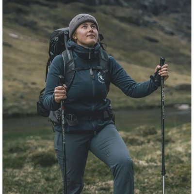 Der Robens Newlands T6 verfügt über Zubehör, das die Stöcke für alle Arten von Gelände geeignet macht.