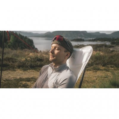 Sehr leichter und packfreundlicher Campingstuhl mit einem langlebigen Rahmen aus Kohlefaser.