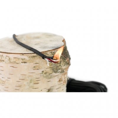 Der rote Kernfaden kann als Zündschnur verwendet werden – perfekt für Camping und Outdoor-Aktivitäten.