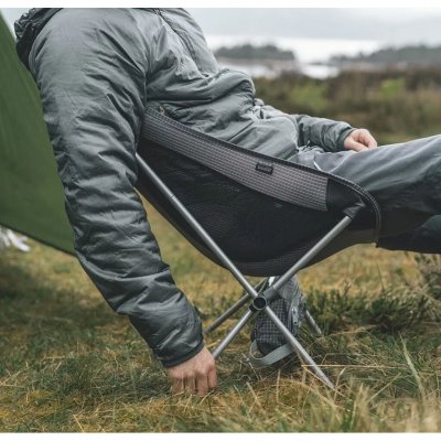 Bequemer Stuhl mit extra breiter Sitzfläche.