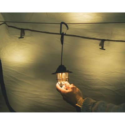 Kleine, leichte und wiederaufladbare Campinglampe mit Aufhänger und leistungsstarkem Akku.