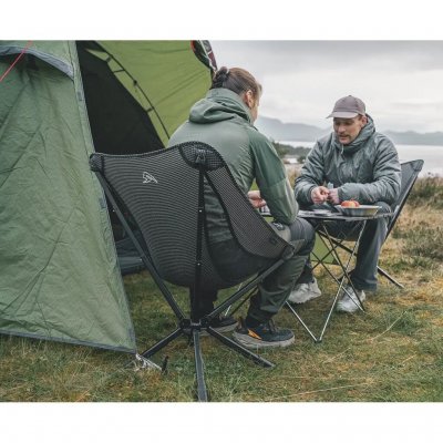 Packfreundlicher Campingstuhl mit teleskopischem Design, Drehfunktion und Beinen, die in verschiedene Höhen eingestellt werden k