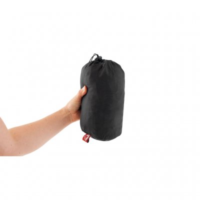 Das Moskitonetz nimmt wenig Platz im Gepäck ein.