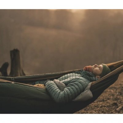 Isolieren Sie Ihre Hängematte für kalte Nächte mit dem Robens Trace Underquilt.