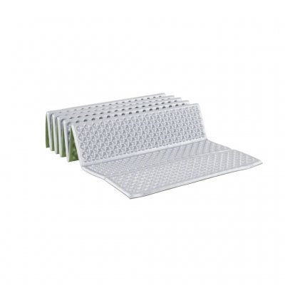 Dank des Musters der Isomatte hat die Isolierung des Schlafsacks Platz, sich auszudehnen, was für eine bessere Isolierung sorgt.