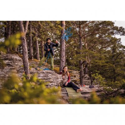 Strapazierfähige, packfreundliche Isomatte für Camping und Outdoor-Aktivitäten.
