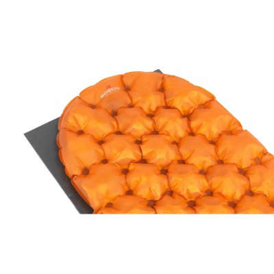 Schaum-Isomatte, die zusammen mit deiner aufblasbaren Isomatte verwendet werden kann, um eine zusätzliche Isolationsschicht gege