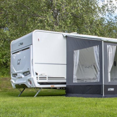 Universal sidovägg för påmarkiser från Fiamma och Thule med ett djup på 250 cm.