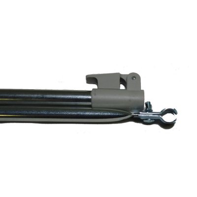 Fäster runt stången mot husvagn och i ytterkant.